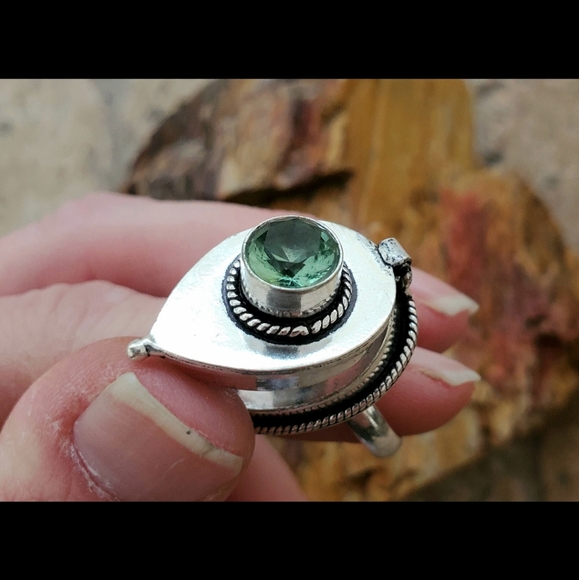 New Green Quartz 925 Silver Poison Ring. - Picture 7 of 16